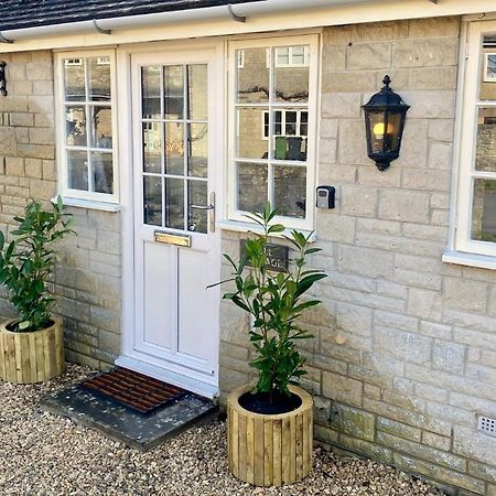 Well Cottage: A Cotswold Cottage At The Heart Of The Village Of Crudwell Kültér fotó