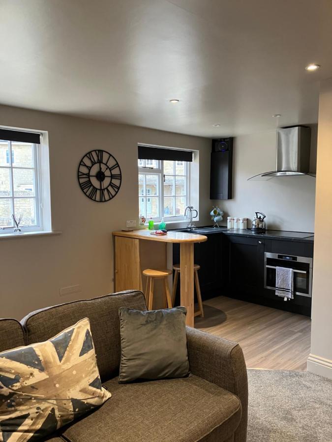 Well Cottage: A Cotswold Cottage At The Heart Of The Village Of Crudwell Kültér fotó